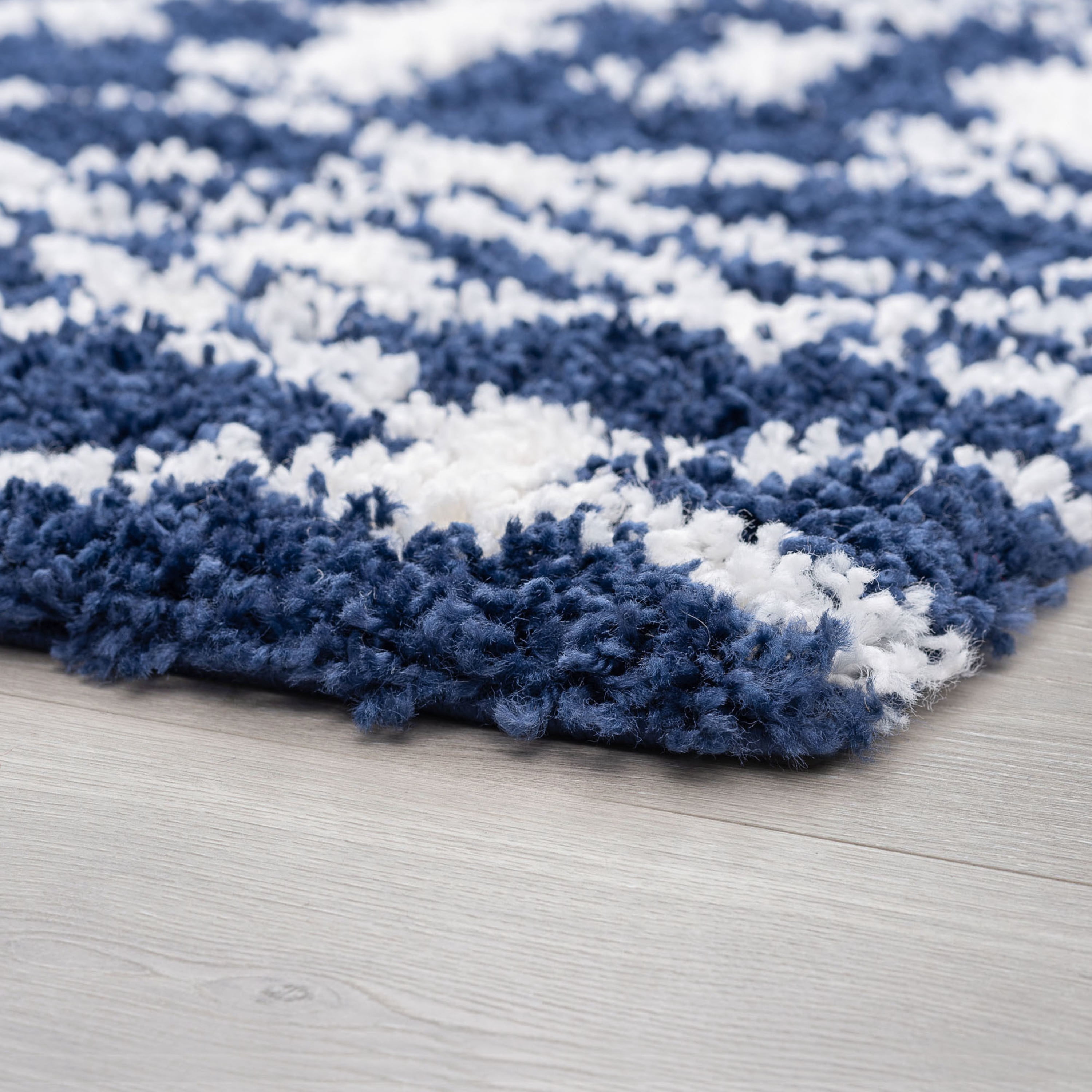 Jersey Shag Contemporary Geometric Navy and White Polypropylene Indoor Area Rug, 4'x6' Rectangle