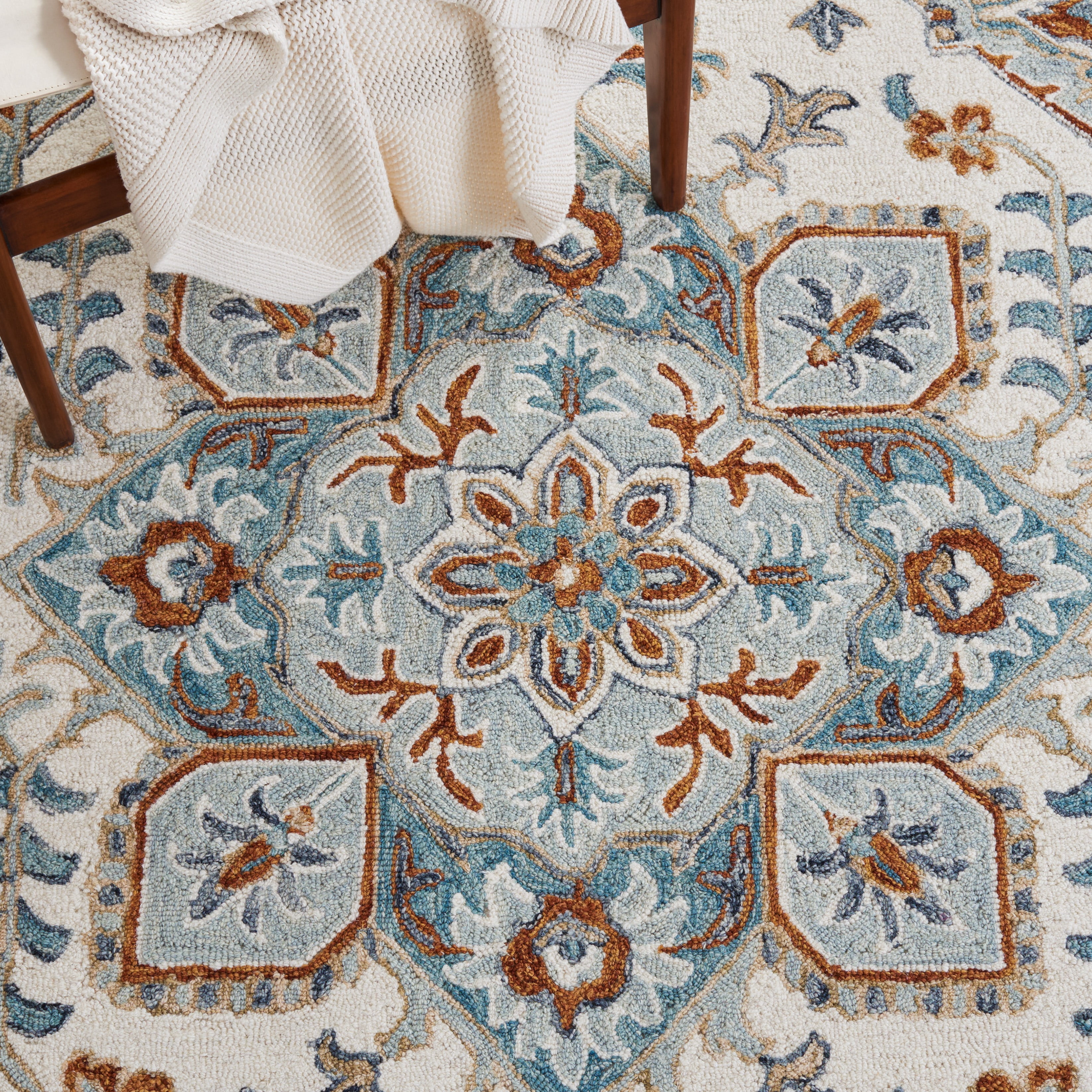 SAFAVIEH Metro David Medallion Runner Rug, Ivory/Blue, 2'3" x 9'
