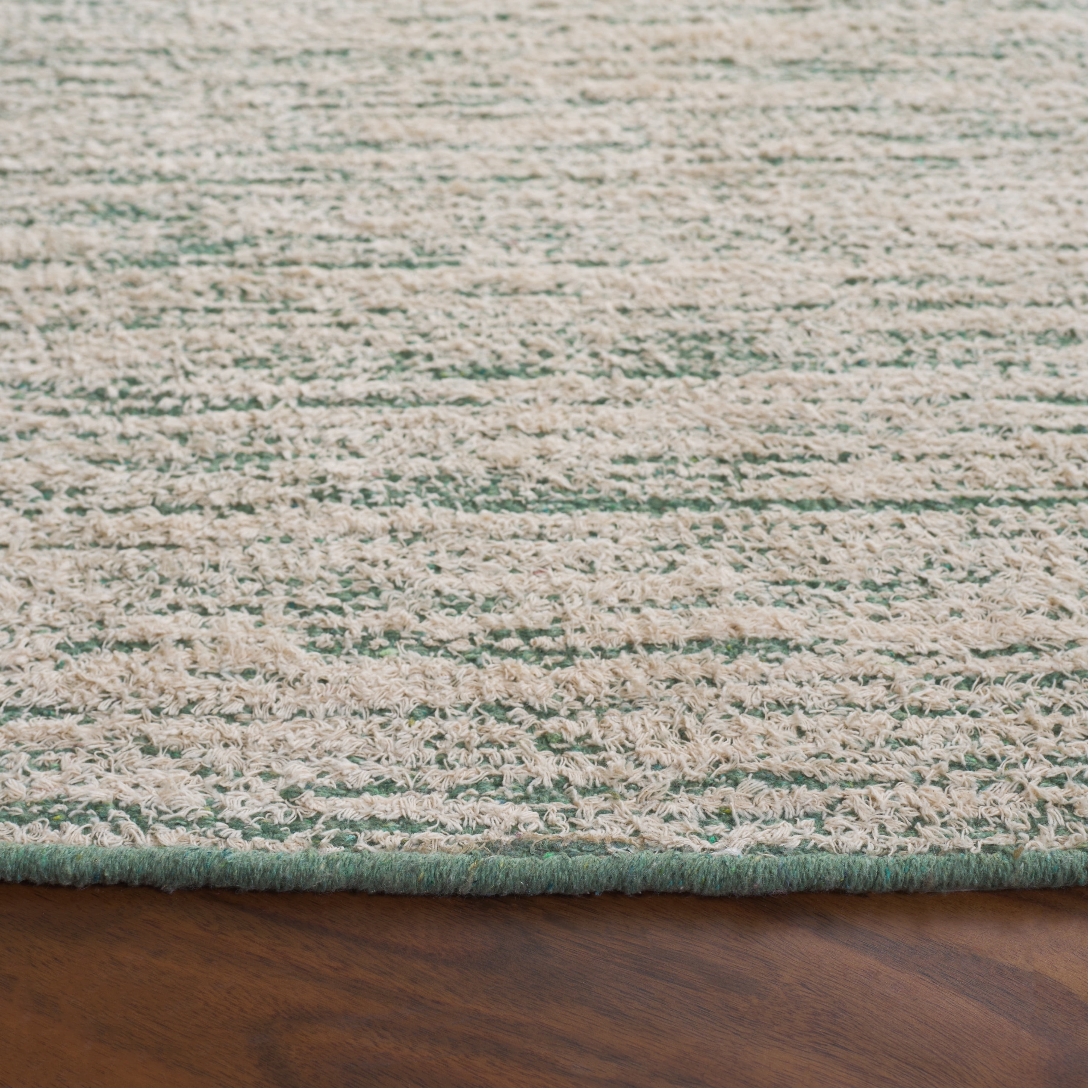 SAFAVIEH Montauk Anderson Distressed Area Rug, Ivory/Green, 6' x 6' Round