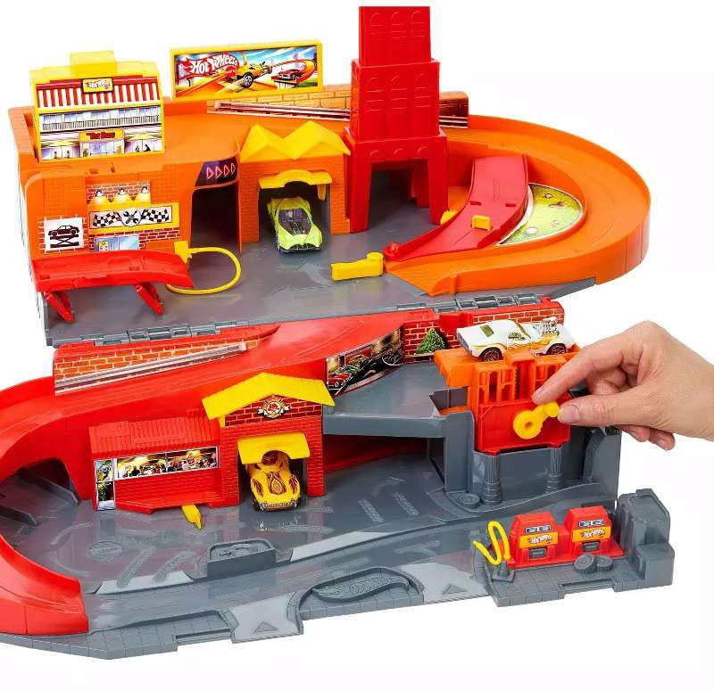 Hot Wheels The Hot Ones Sto & Go Diecast Car Track Set