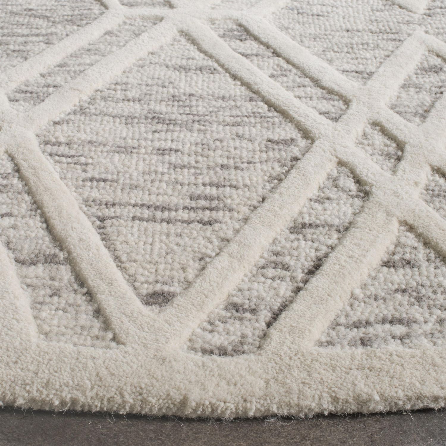 Safavieh Cambridge Rordan Faded Geometric Area Rug