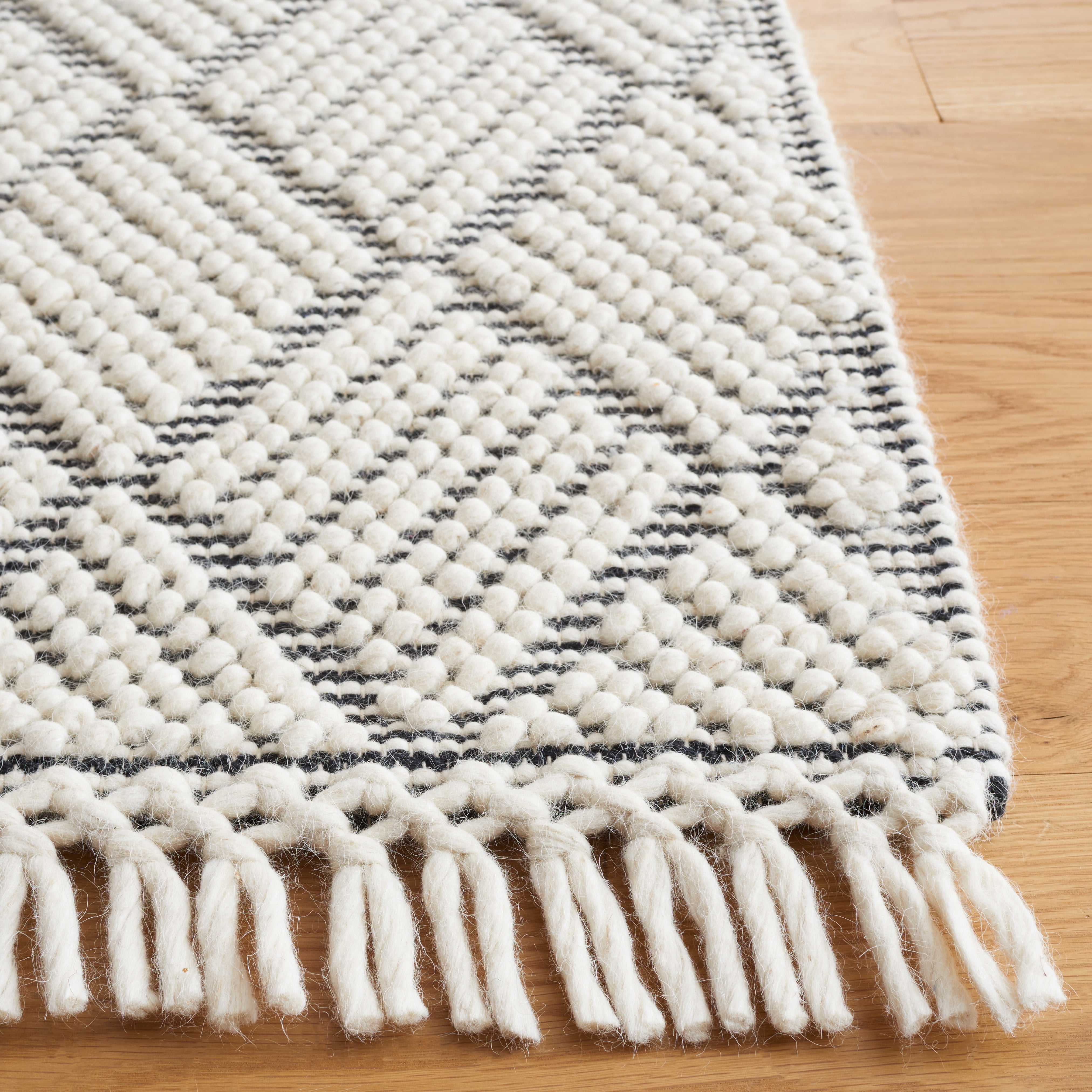 SAFAVIEH Marbella Ombre Diamond Area Rug, Ivory/Black, 6' x 9'