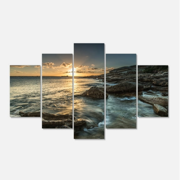 Designart 'Sydney Beach with Bright Sunset ' Seascape Canvas Art Print