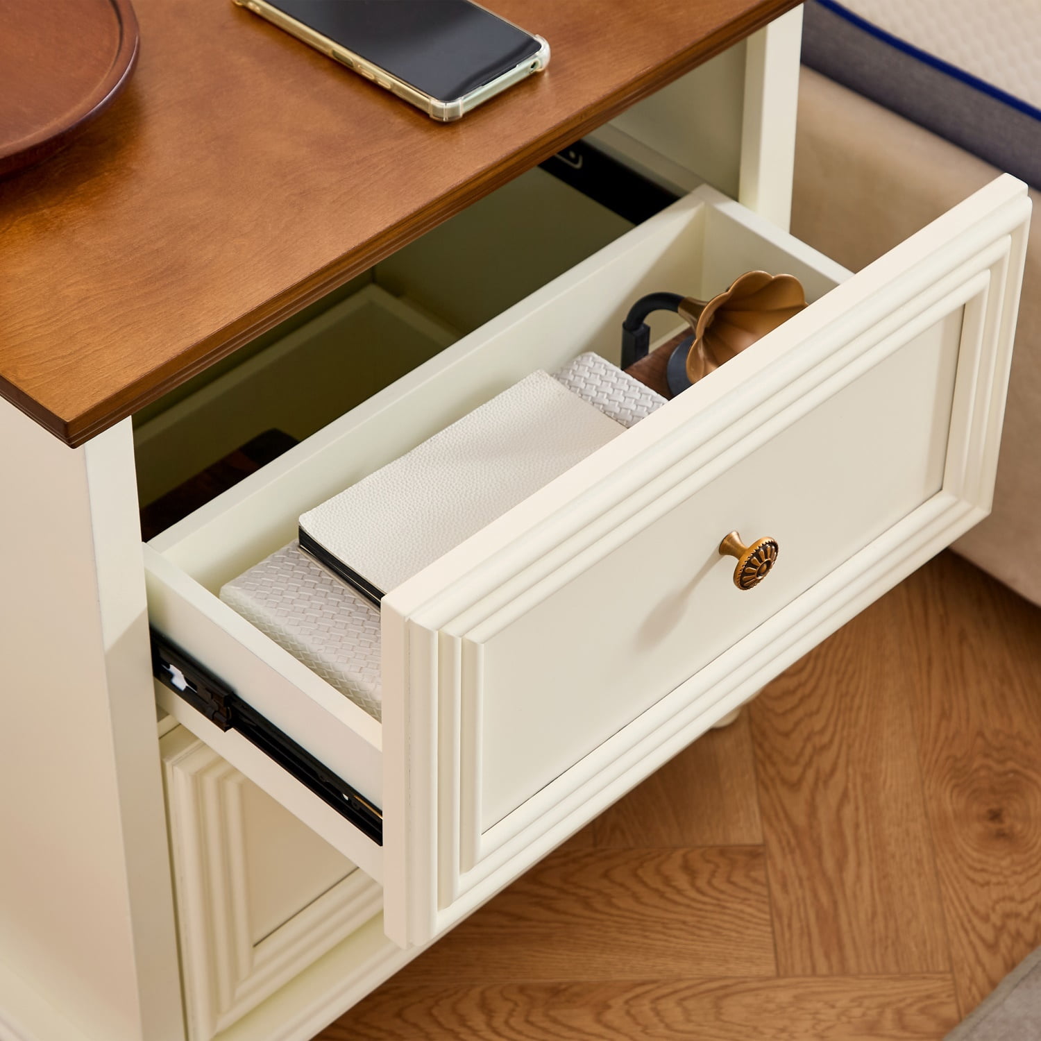 Hommoo Mid Century Modern 2 Drawers Nightstand with Charging Station & Outlet Hole, Wood End Table Side Stroage Cabinet for Bedroom Living Room, Brown & White