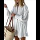 thumbnail image 3 of Conjunto de Dos Piezas para Mujer: Blusa Holgada de Larga Abullonada y Pantalones Cortos de Cintura Alta con Bolsillos Laterales. L, 3 of 8