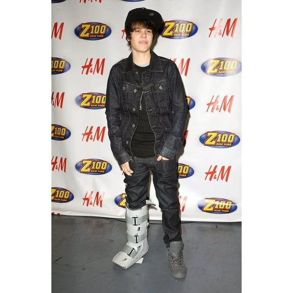 Justin Bieber In Attendance For Z100'S Jingle Ball Concert 2009, Madison Square Garden, New York, Ny December 11, 2009. Photo By Kristin CallahanEverett Collection Celebrity (16 x 20)