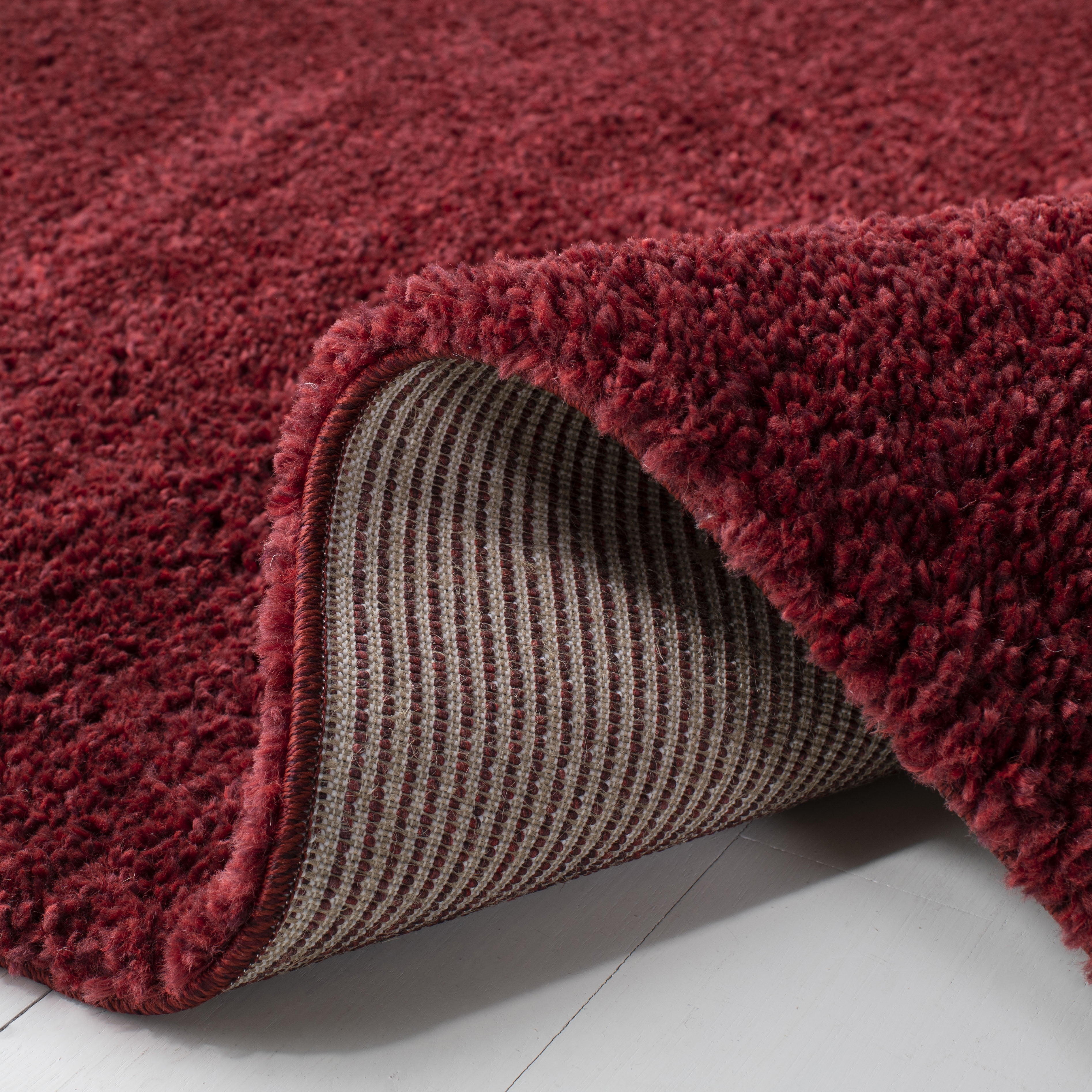SAFAVIEH August Carlene Solid Plush Shag Area Rug, Burgundy, 6'7" x 6'7" Square - Modern Design, Burgundy, Non-Shedding & Easy Cleaning, Ultra Plush Thick Pile, Ideal for Living Room, Bedroom