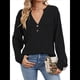 thumbnail image 2 of Camisa Henley de Larga para Mujer, Cuello en V, Suéteres Casuales Elegantes, Ropa de Moda para Otoño. Negro XL, 2 of 10