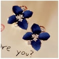 thumbnail image 4 of GOOHOCHY Un par de aretes Pendientes elegantes en forma de camelia Joyería de aleación con patrón floral de moda para mujeres y niñas (azul), 4 of 7