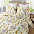 thumbnail image 3 of Juego de cubrecama NEWLAKE tamaño king con estampado floral amarillo reversible, 3 of 9