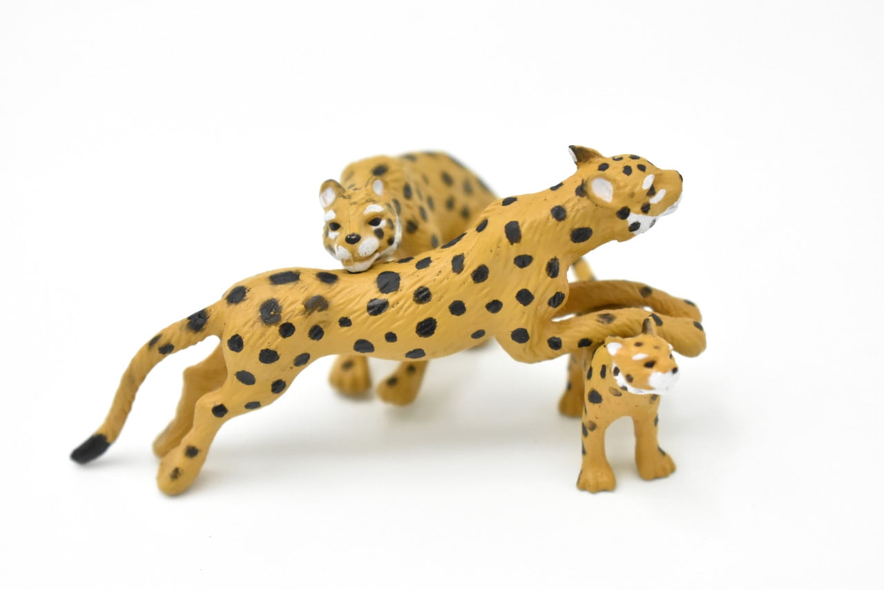 Cheetah Family, Set of 3, Realistic Toy Model Plastic Replica Animal Kids Educational Gift F3917