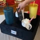 thumbnail image 2 of Funda portavasos Cup Cozy Pillow con 5 orificios, color negro, 2 of 9