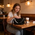thumbnail image 4 of Bolso bandolera con lazo y correa ajustable para mujer, bolso de hombro de imitación cuero en negro blanco rosa para salidas diarias, 4 of 6