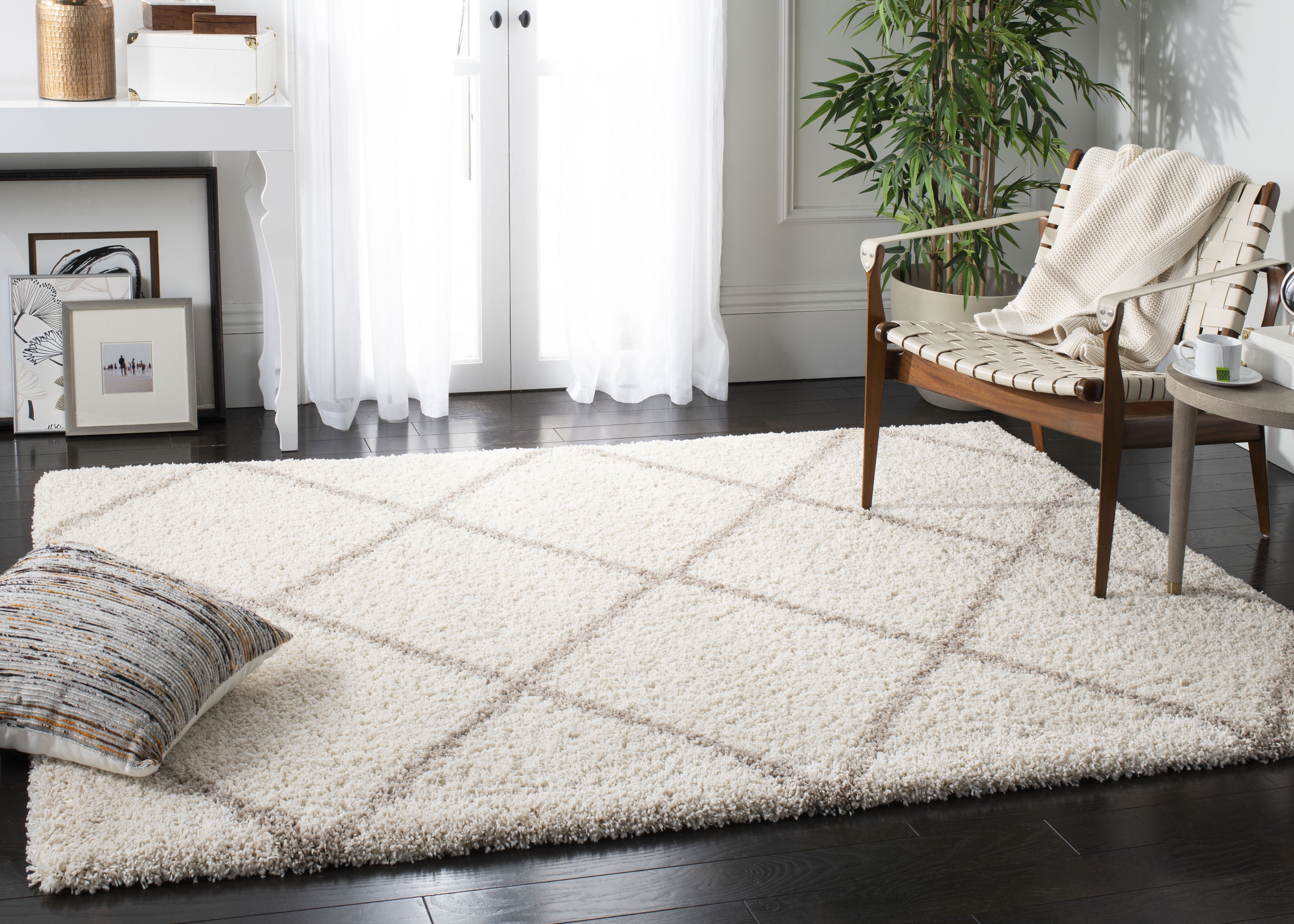 SAFAVIEH Hudson Amias Geometric Shag Area Rug, Ivory/Beige, 6' x 9'