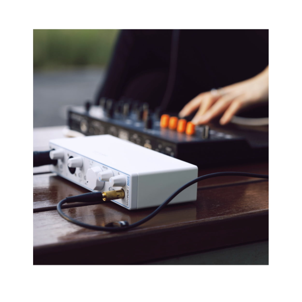 Arturia - MiniFuse 2 OTG - Audio & MIDI Interface with Creative Software for Recording, Production, Podcasting, Guitar, USBC/USBA - White