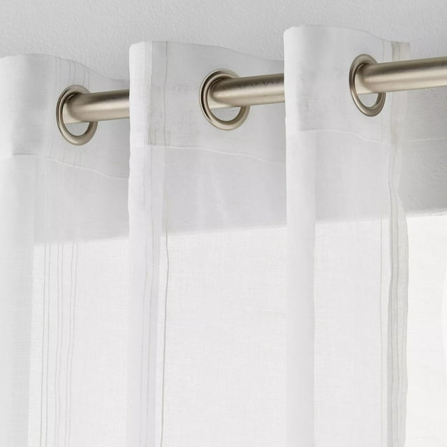 Bouclair Rideau Brodé Gusta Blanc 52x84 Po (132x213 cm)