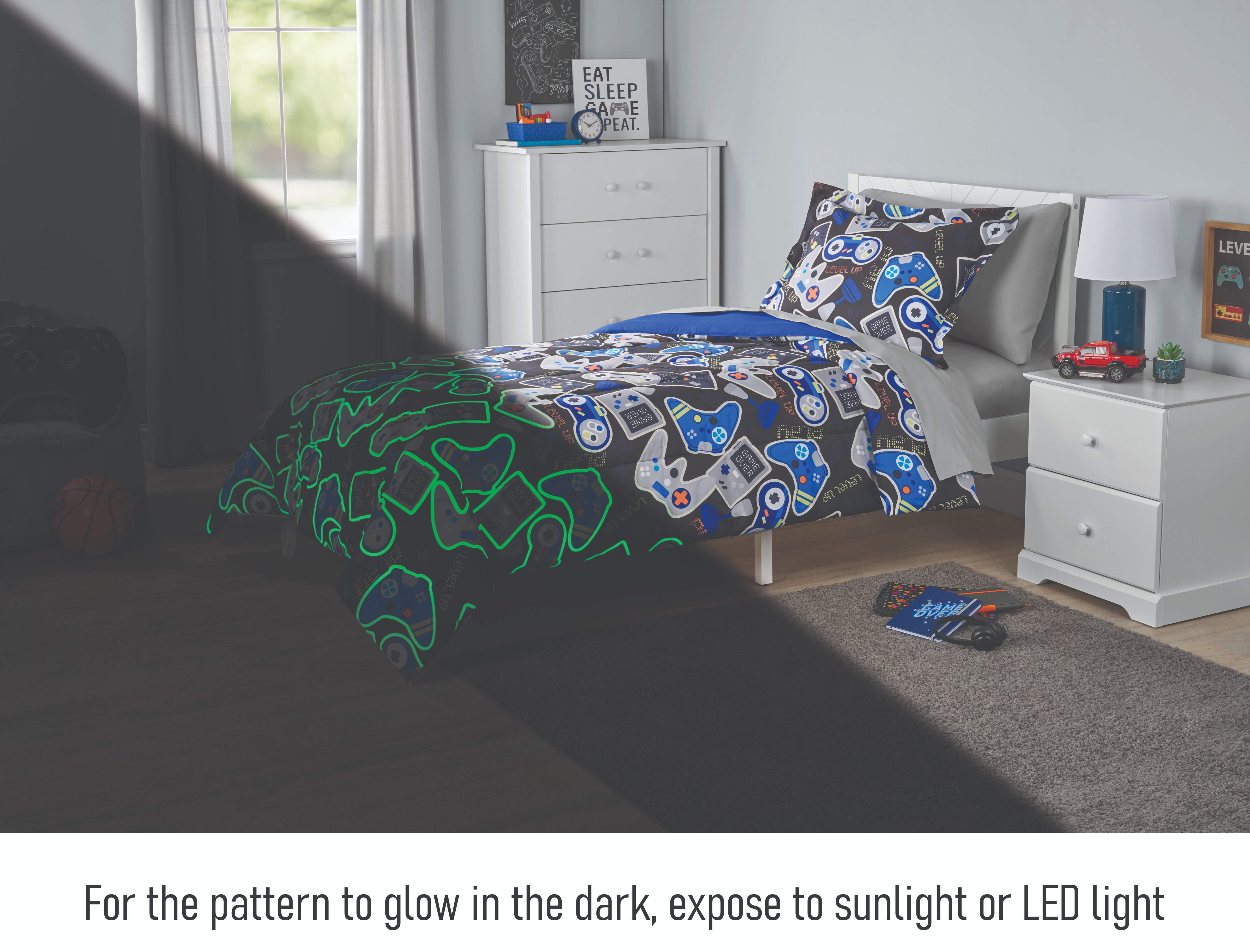 YOUR ZONE GLOW IN THE DARK 5-PIECE GAMER BEDDING SET FOR KIDS WITH FABRIC STORAGE BAG, TWIN