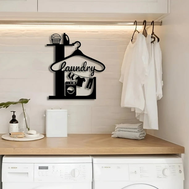 Plancha para Lavandería Ropa Colgador de Pared | Patrón de letras de 15.75x13.78in | Estante de metal resistente para la organización de la ropa, solución de almacenamiento decorativo que ahorra