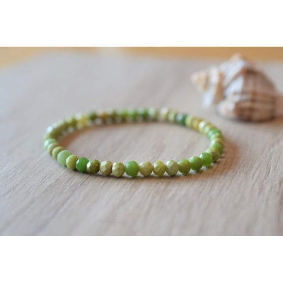 Natural Petite Green Jade 3.5-4mm Round Shape Faceted Cut Beads Stretchable Bracelet for Men & Women.