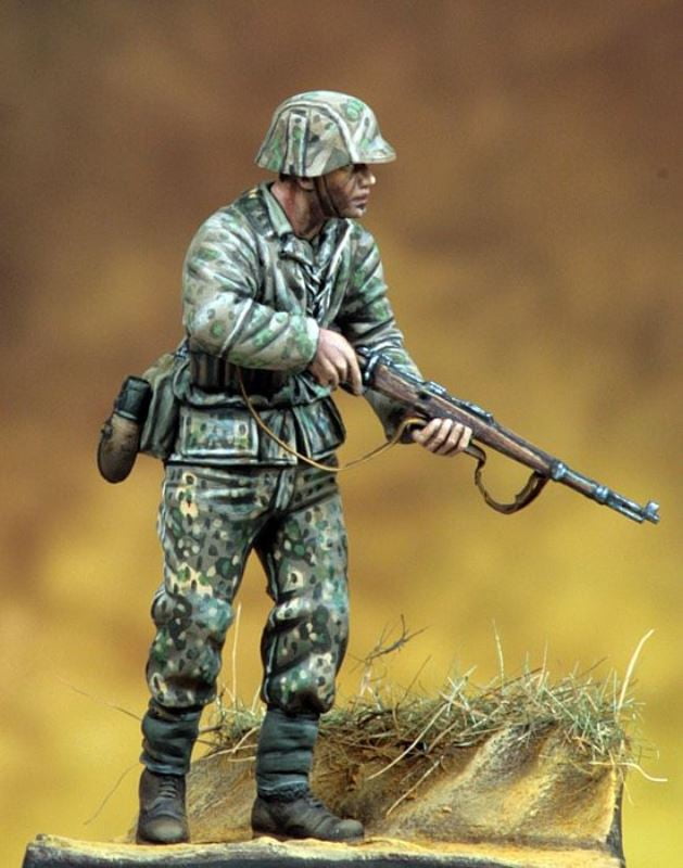 1/35 Resin Figure Model Kit German Soldier Resting Infantryman WW2 Unpainted 