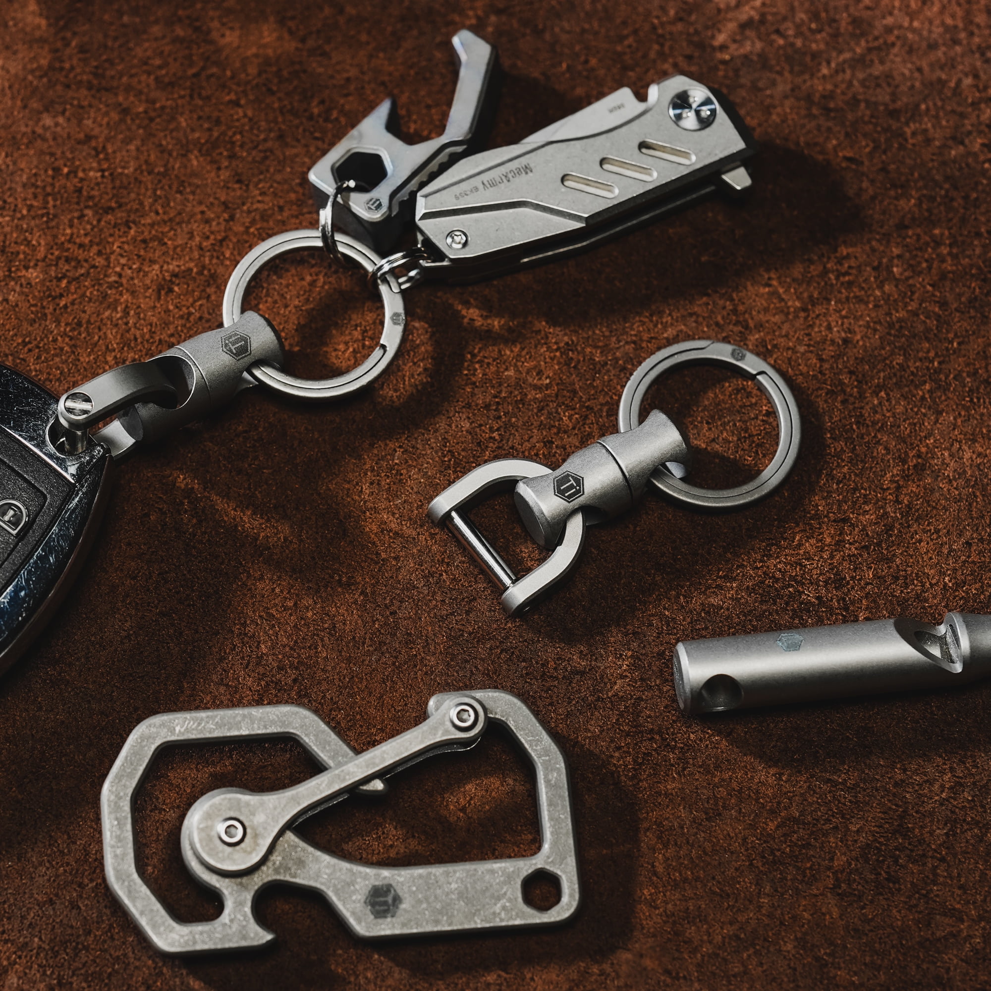 Key Unity Swivel Keychain with D Ring Key Shackle, Titanium Rotatable Key Organizer, KM13