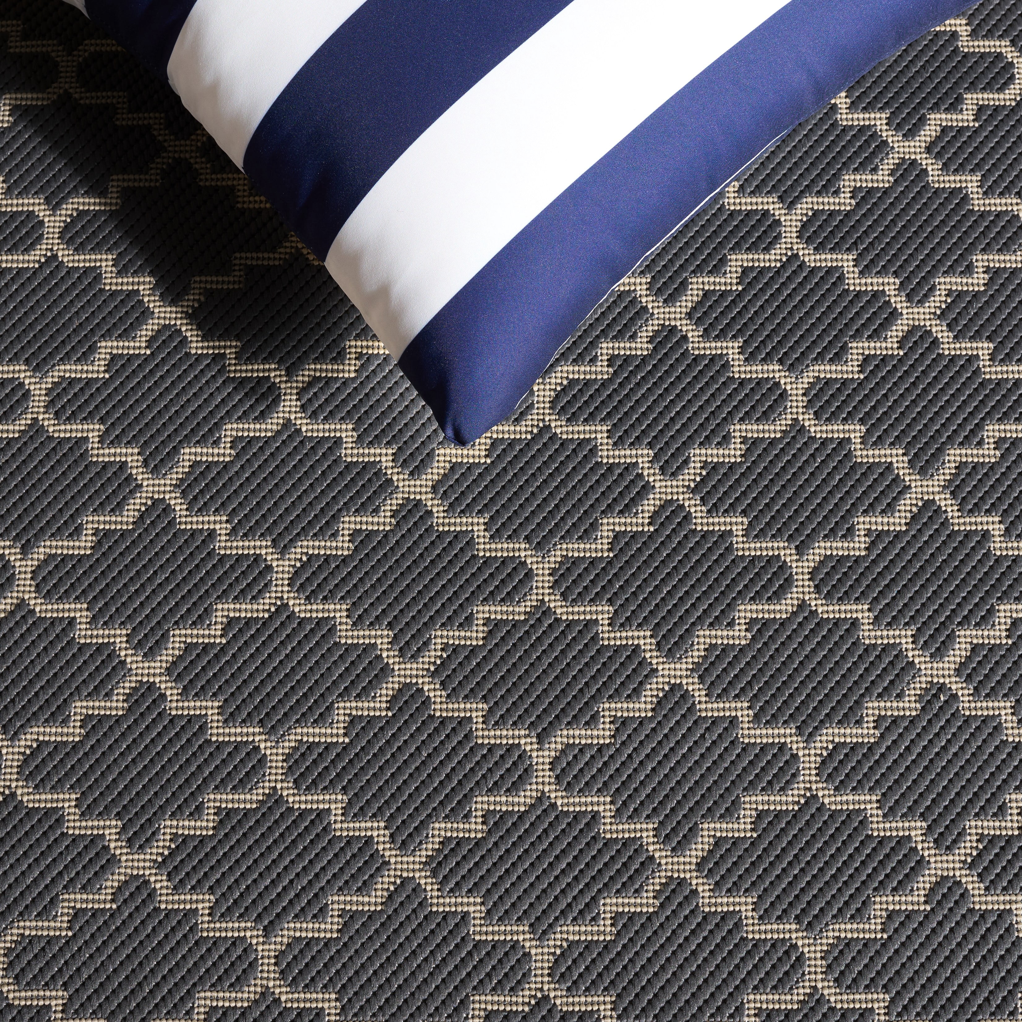 Safavieh Courtyard Hilbert Geometric Indoor/Outdoor Runner Rug, Anthracite/Beige, 2'3" x 6'7"