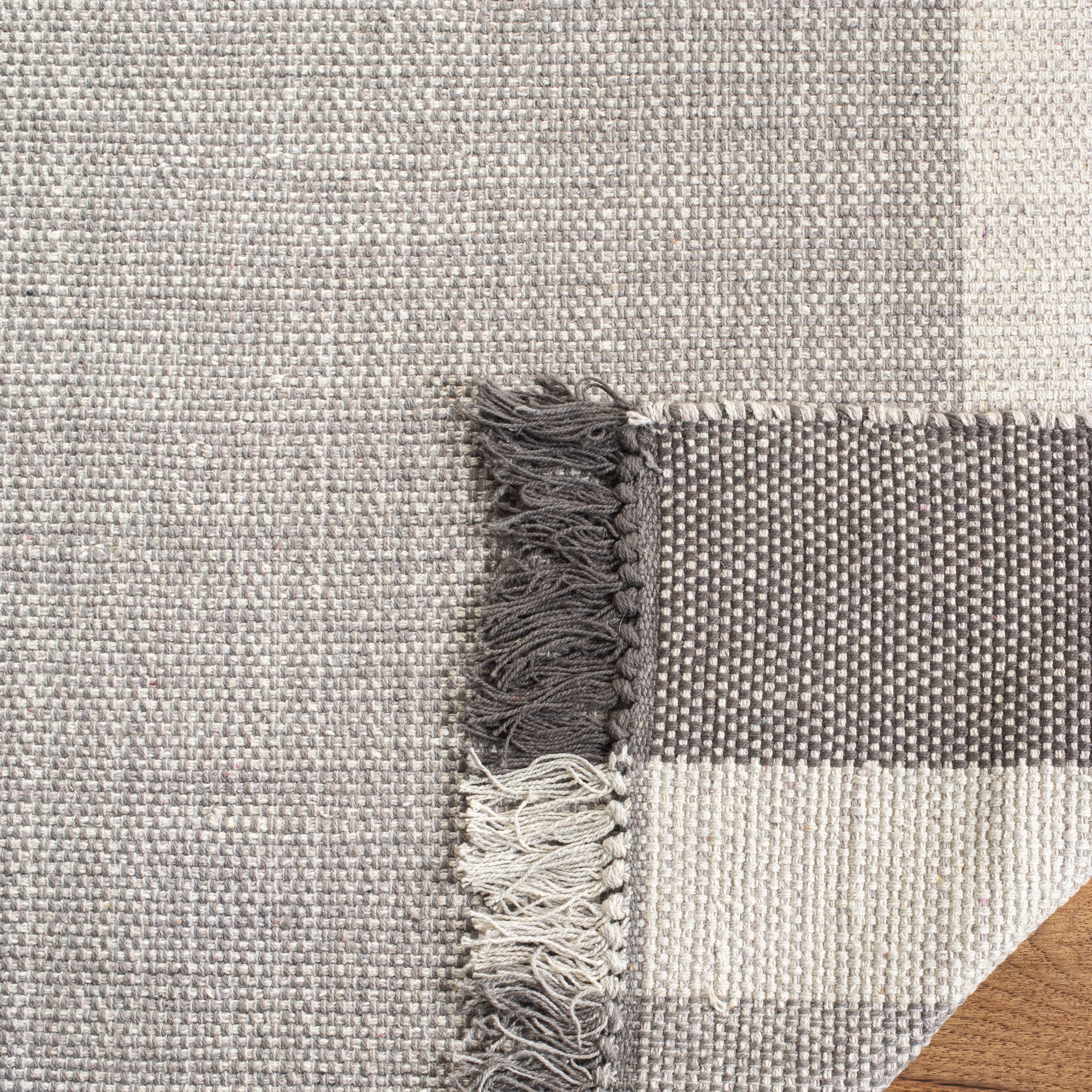 SAFAVIEH Montauk Sharlene Solid Cotton Runner Rug, Ivory/Grey, 2'3" x 5'