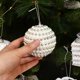 thumbnail image 5 of Adornos de bolas de Navidad blancas, caja de regalo de espuma, colgante de árbol de Navidad, decoración de fiesta en casa de Año Nuevo 2025, suministros de Navidad 2024, 5 of 5