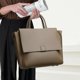 thumbnail image 4 of Bolso de mano con alas cuadradas horizontales simples de moda, de alta calidad, con capa de piel de vaca, de gran capacidad, bolso cruzado de un solo hombro, marea, 4 of 5