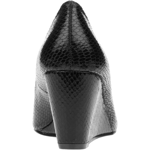 Passports By Cl Women's Wedge Pump - image 4 of 4