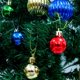 thumbnail image 4 of Juego de 12 bolas de Navidad brillantes para decoración de árbol de Navidad, accesorios colgantes para decoración de fiestas, para el hogar y la tienda, 4 of 5