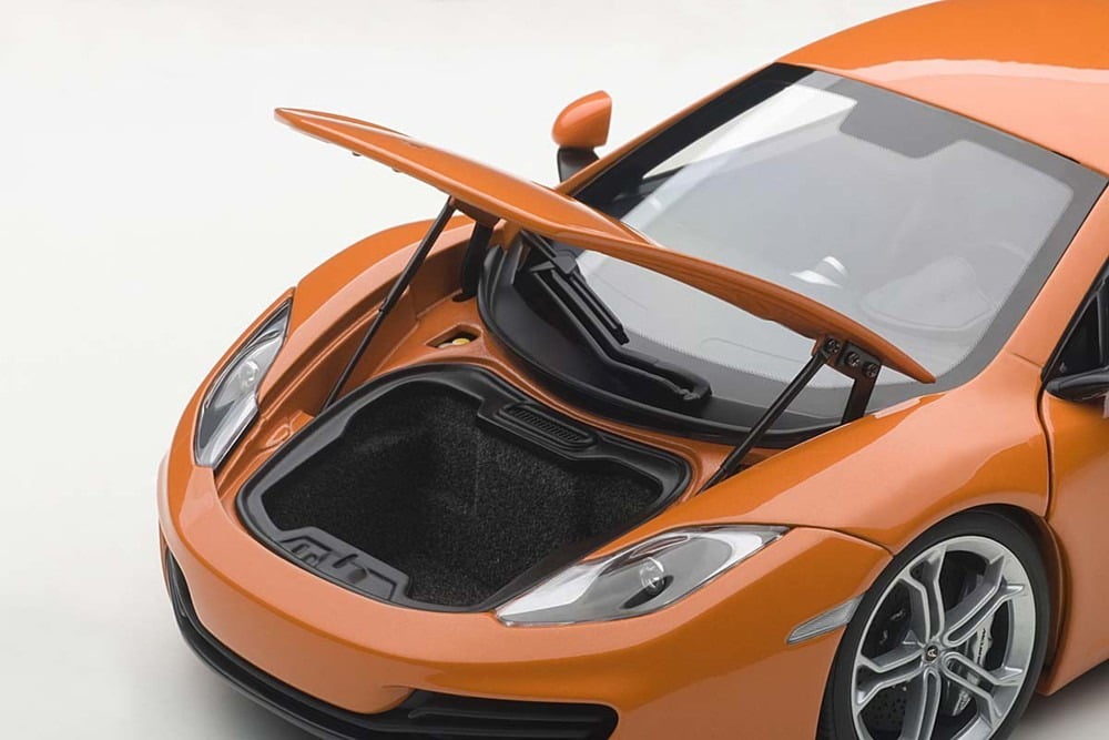 Amazon | ミニチャンプス マクラーレン MP4-12C 1/18 ミニカー