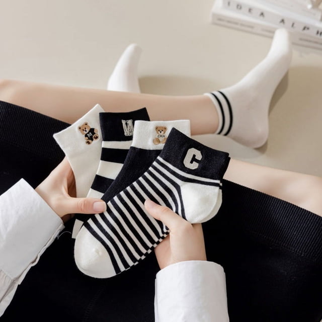 Calcetines de mujer a rayas simples otoño fino otoño ins calcetines de moda calcetines de algodón transpirables de celebridades de Internet a juego