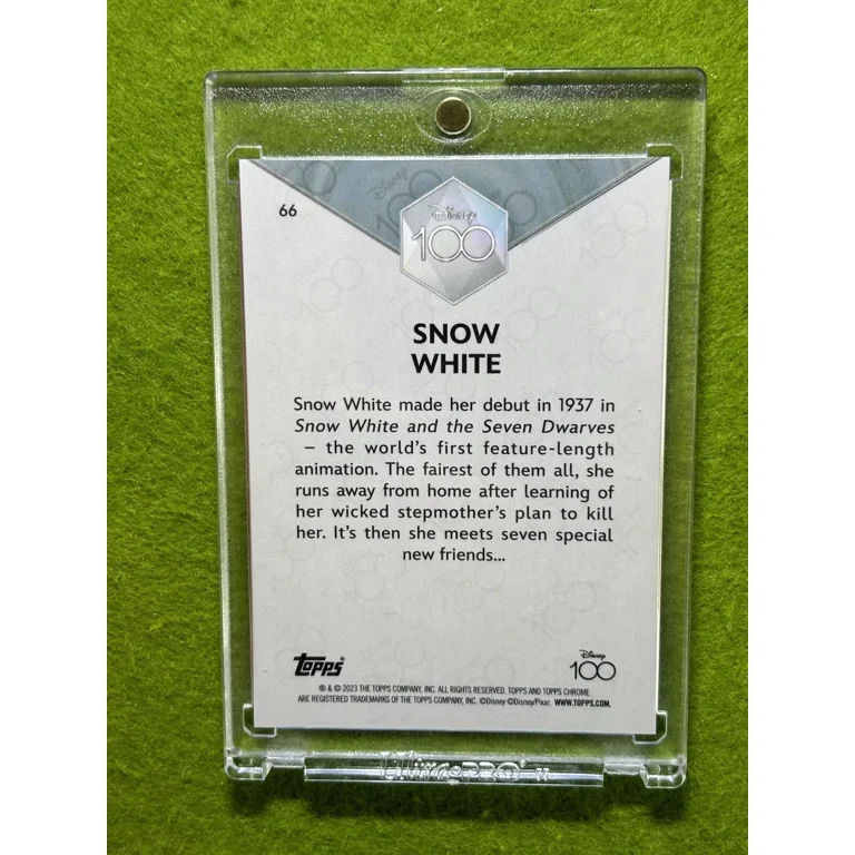 Snow White DISNEY 100 PINK REFRACTOR # /399 SP CARD 2023 Topps