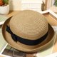 thumbnail image 5 of Sombrero de paja con ala ancha enrollable y lazo para mujer y niña, estilo bombín para playa (café claro), 5 of 8