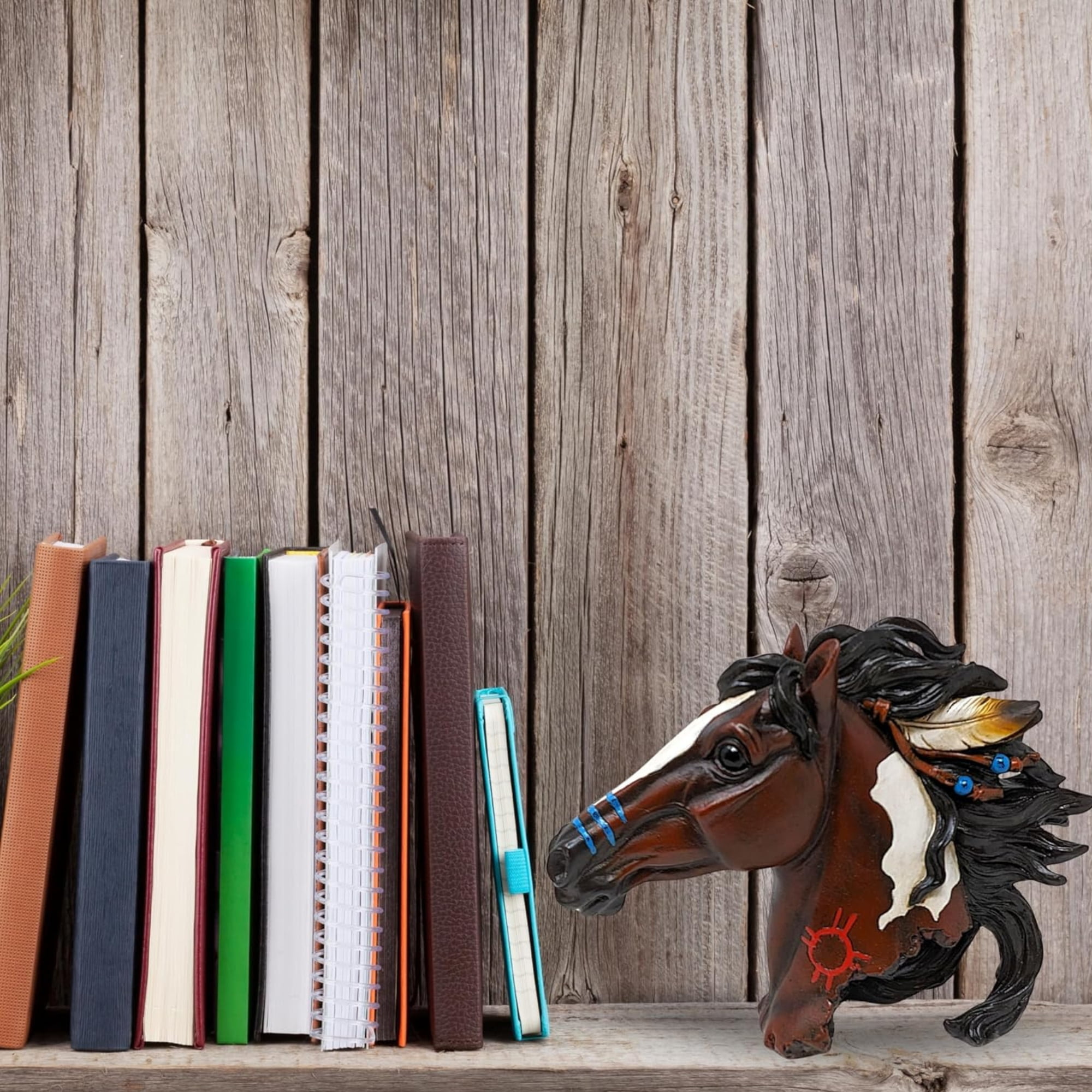 Horse Head Statue with Feathers – Rustic Western Bust Decor for Shelf or Desk – Cowboy & -Inspired Resin Figurine – Boho Equestrian Accent for Home or Office