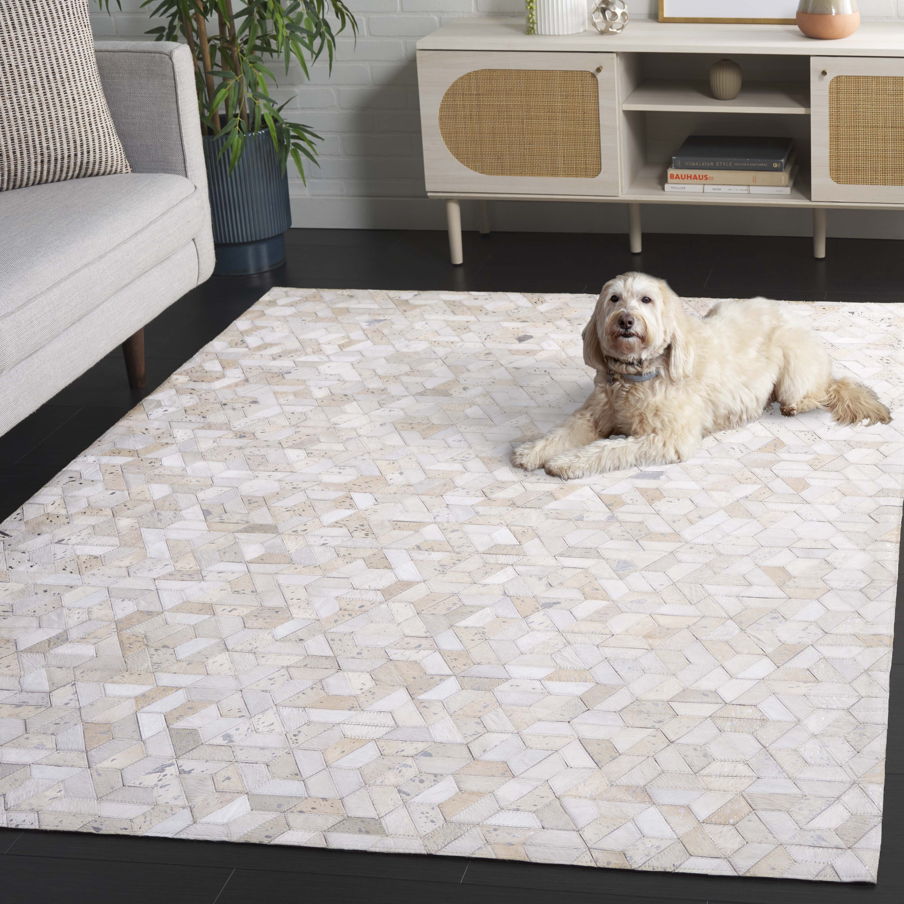 SAFAVIEH Studio Leather June Geometric Area Rug, Ivory/Silver, 5' x 8'