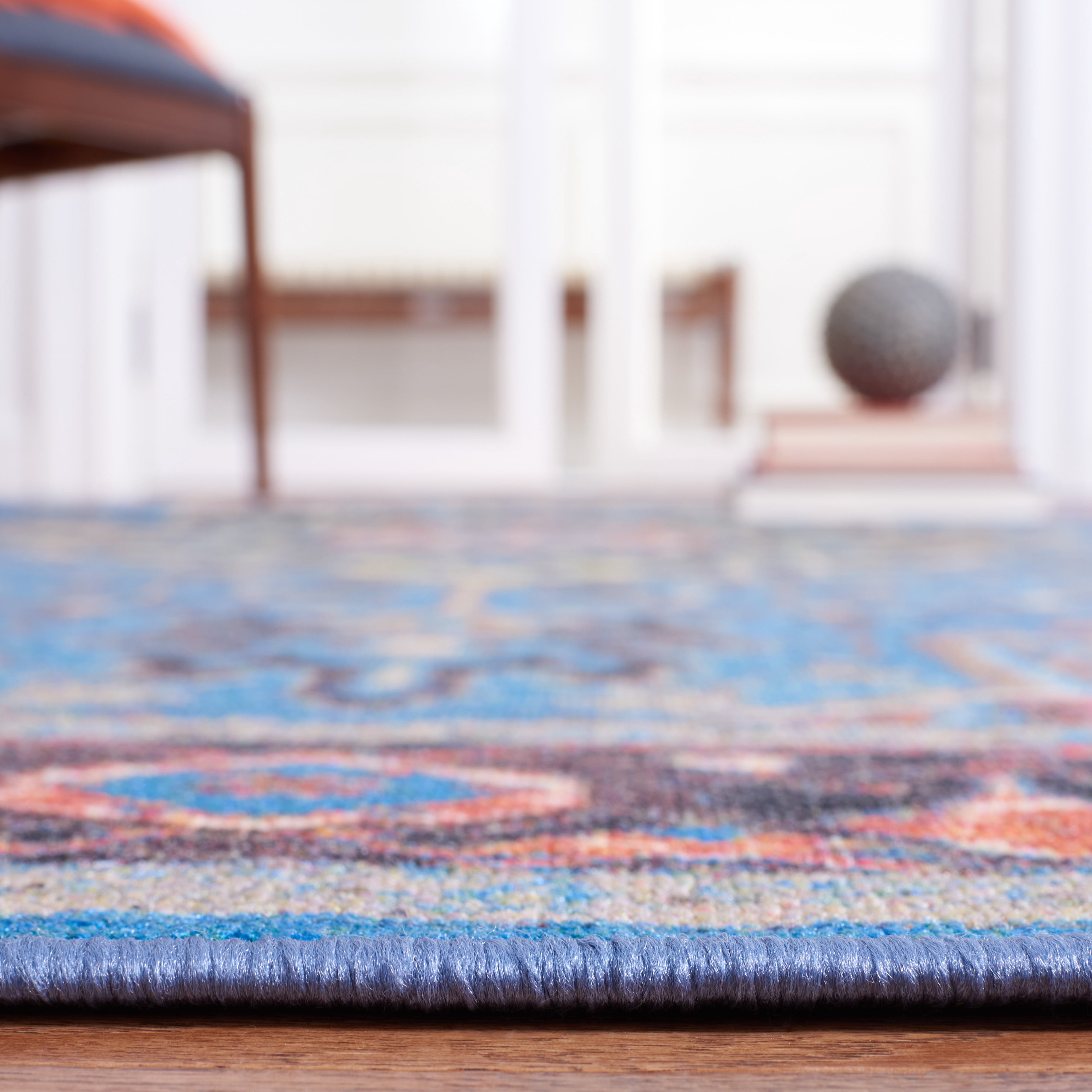 SAFAVIEH Journey Casey Oriental Machine Washable Area Rug, Blue/Red, 5'5" x 7'7"