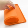 thumbnail image 3 of Almohadilla para hornear rollos de pastel suizo Gloria naranja, 3 of 9