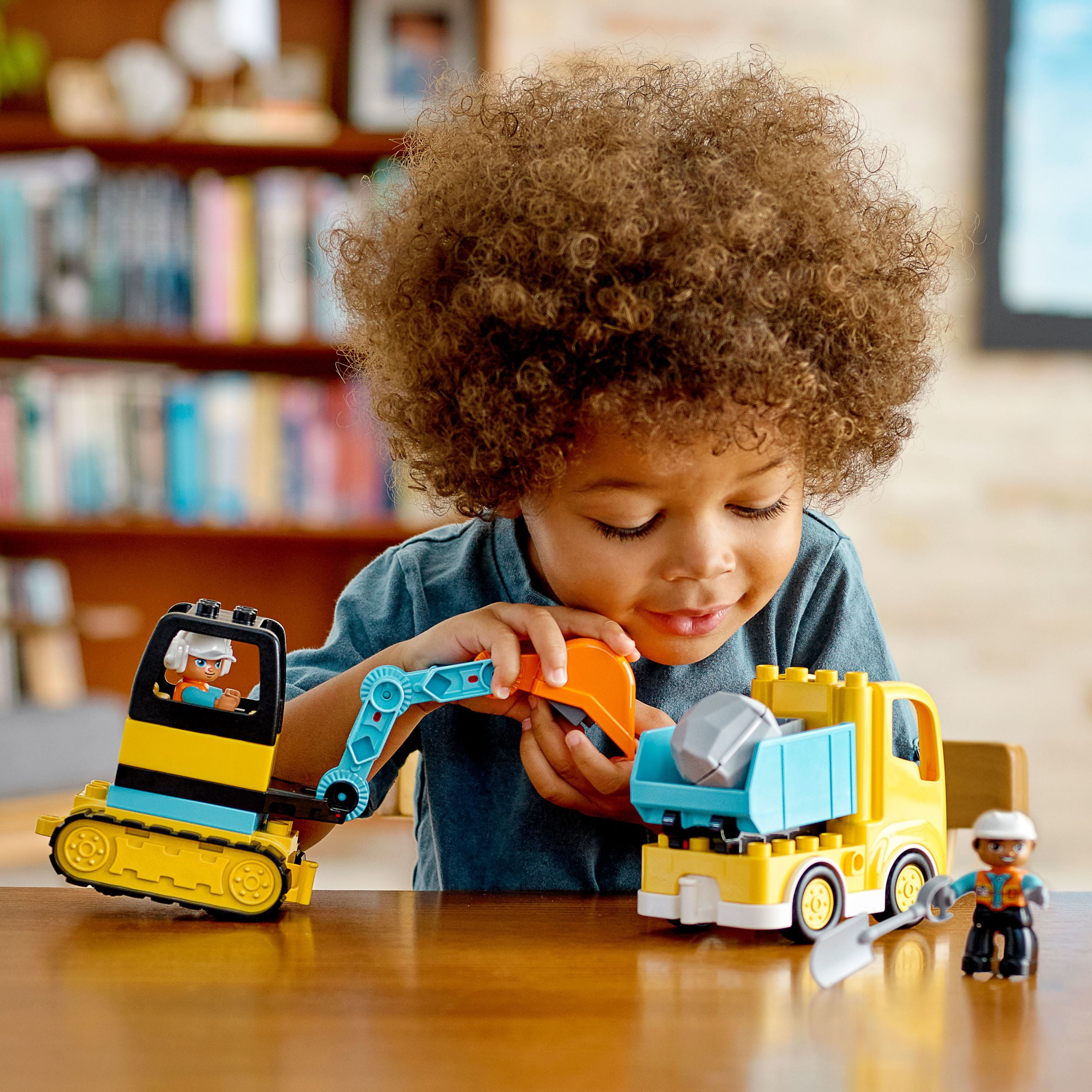 studie farligt lokalisere LEGO DUPLO Town Truck & Tracked Excavator Construction Vehicle 10931 Toy  for Toddlers 2 - 4 Years Old Girls & Boys, Fine Motor Skills Development -  Walmart.com