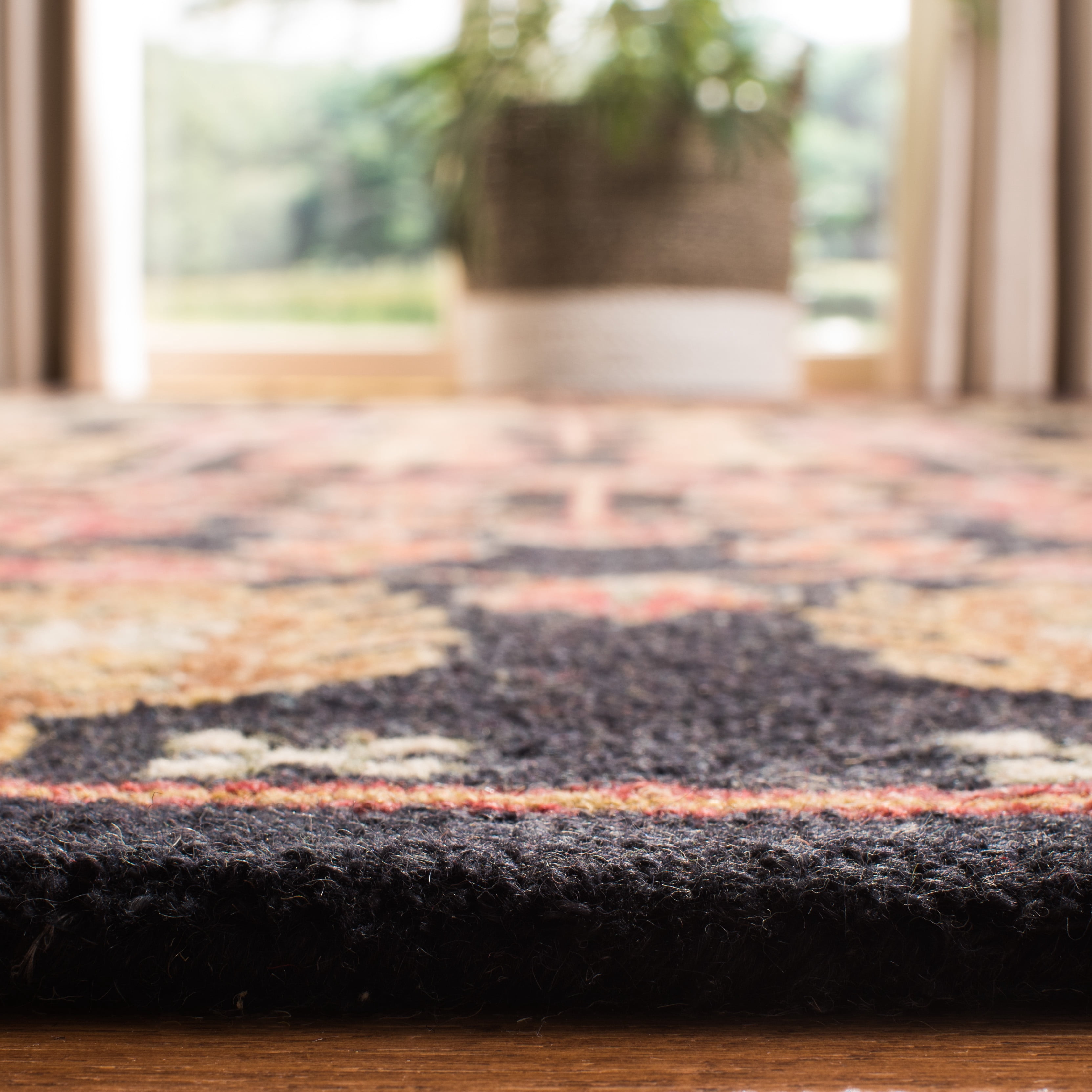 SAFAVIEH Aspen Wilhelmina Floral Wool Area Rug, Black/Red, 6' x 9'