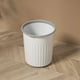 thumbnail image 4 of Bote de basura delgado de plástico - Diseño sin tapa | Cubo de basura que ahorra espacio para baño, dormitorio, cocina, oficina | Ligero Blanco o Gris | Material duradero | 9.25x8.46x6.69 pulgadas, 4 of 7