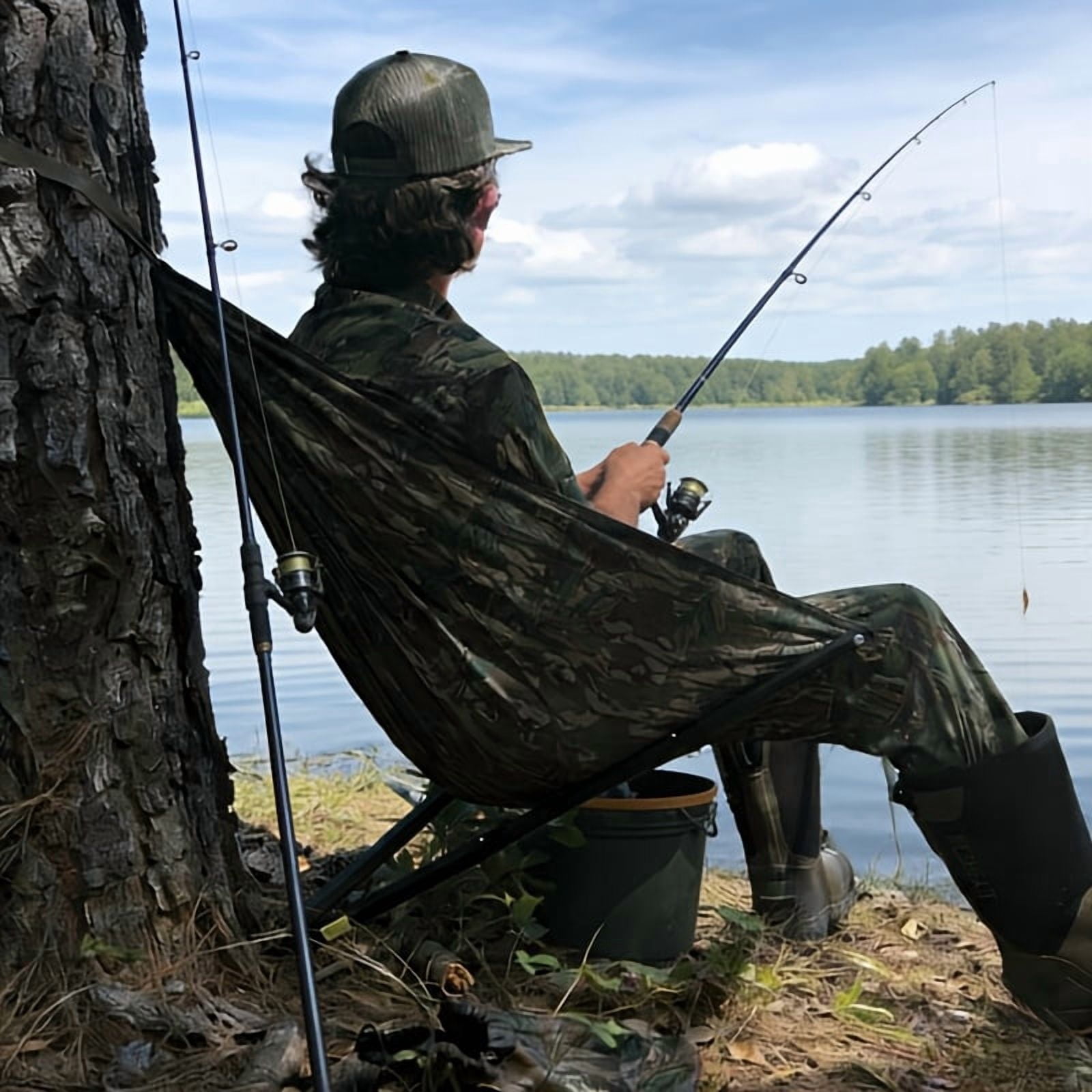 Portable hunting cushion, low and foldable hunting chair with adjustable straps and lumbar support, stable and compact concealed stool, suitable for outdoor hunting, camping, and fishing
