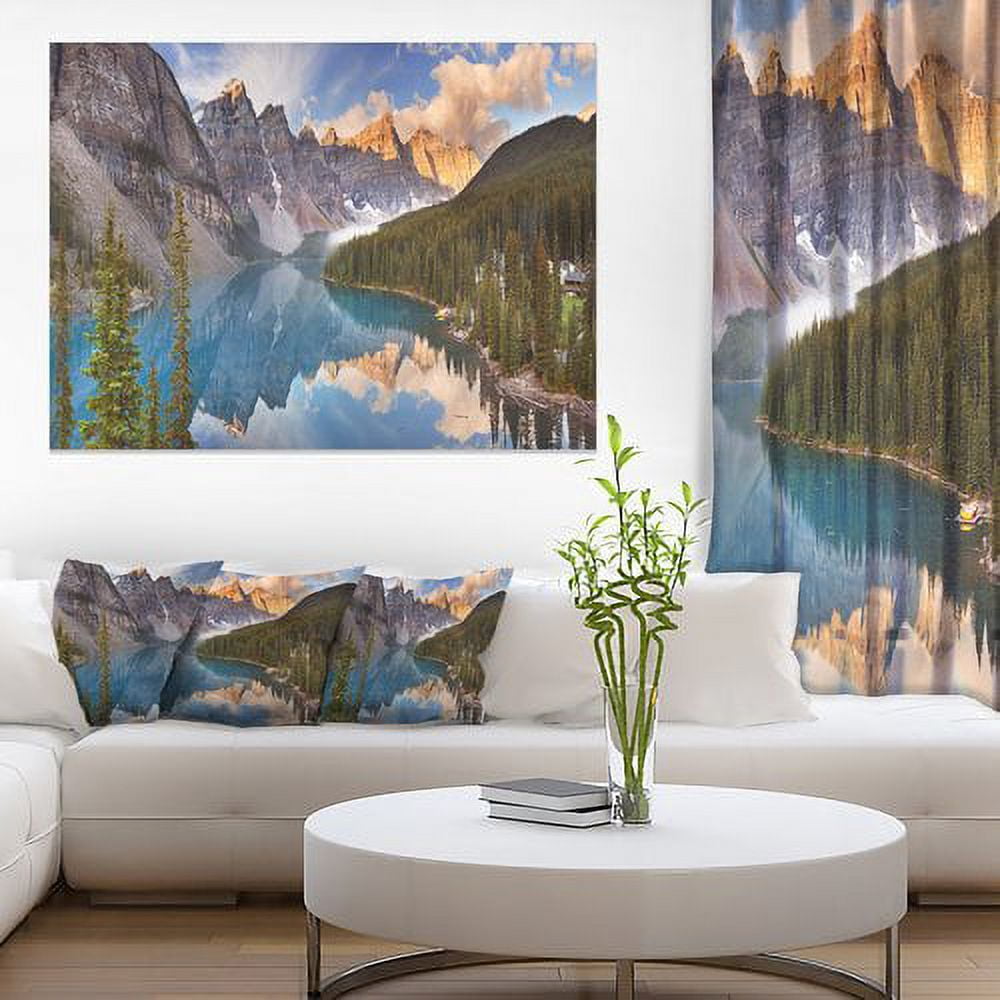 Designart 'Moraine Lake in Banff Park Canada ' Landscape Canvas Art Print