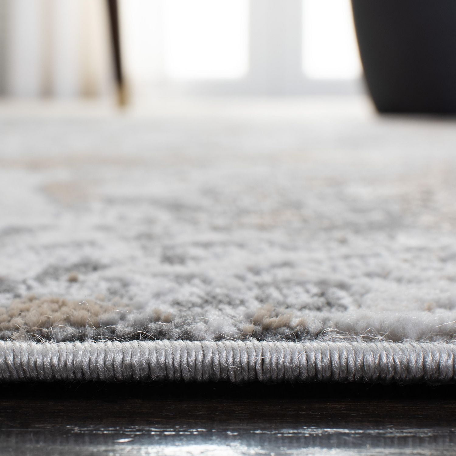 Safavieh Lagoon Junne Geometric Distressed Area Rug