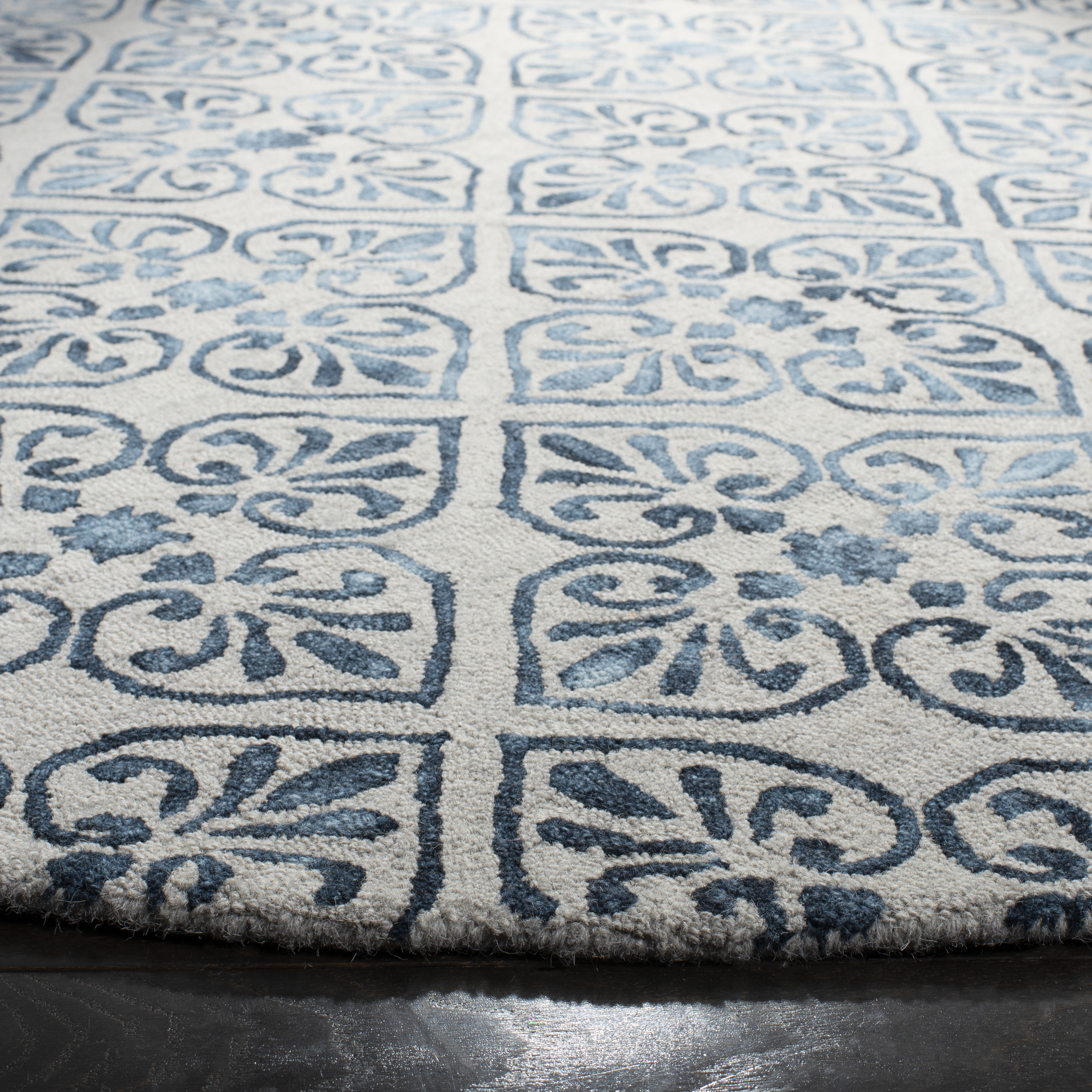 Safavieh Dip Dye Dedan Damask Wool Area Rug, Gray/Charcoal, 7' x 7' Round