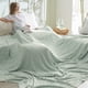 thumbnail image 3 of Manta tipo gofre de algodón refrescante Bedsure King, 305 x 244 cm, color salvia, 3 of 8