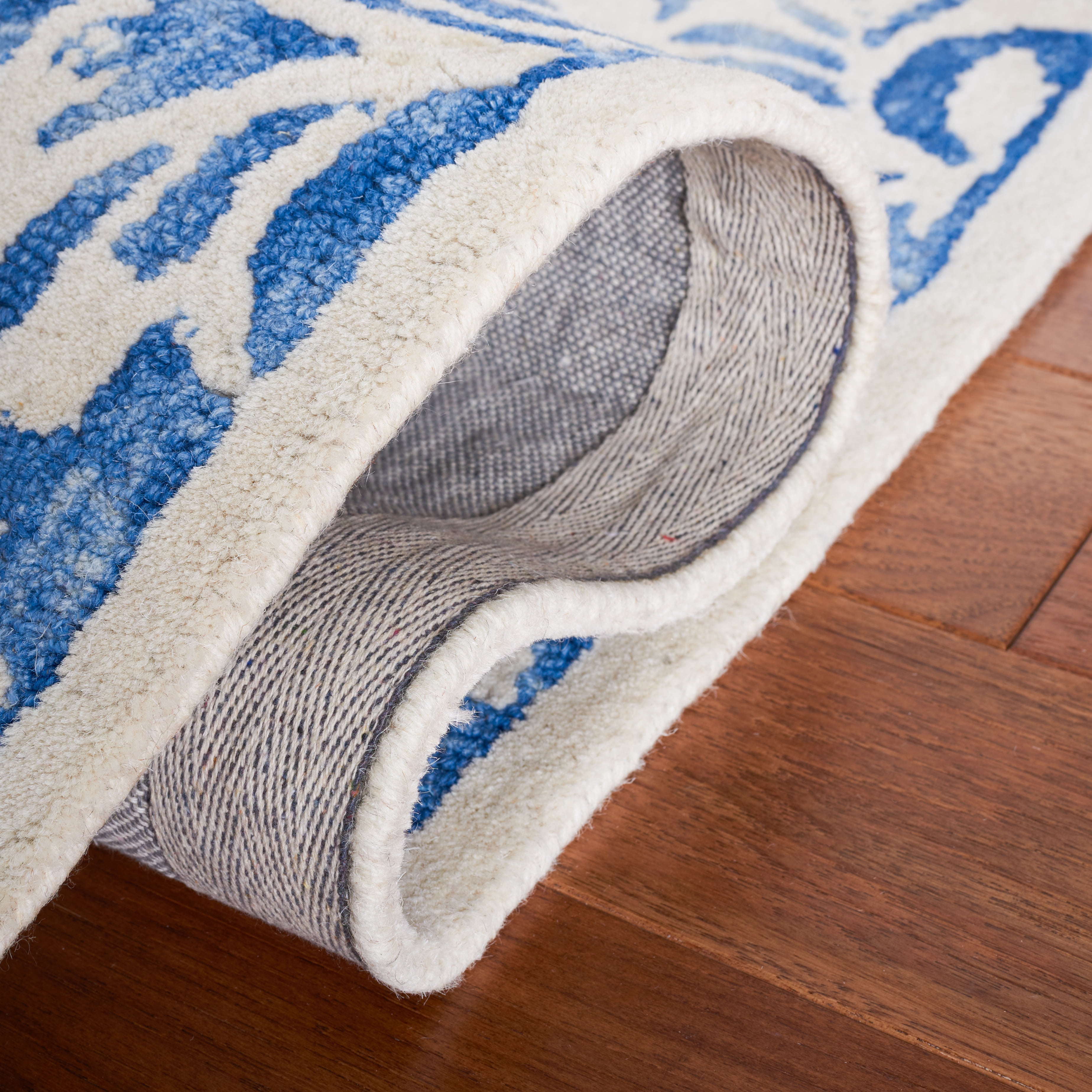 Safavieh Dip Dye Neasa Distressed Area Rug, Blue/Ivory, 3' x 5'