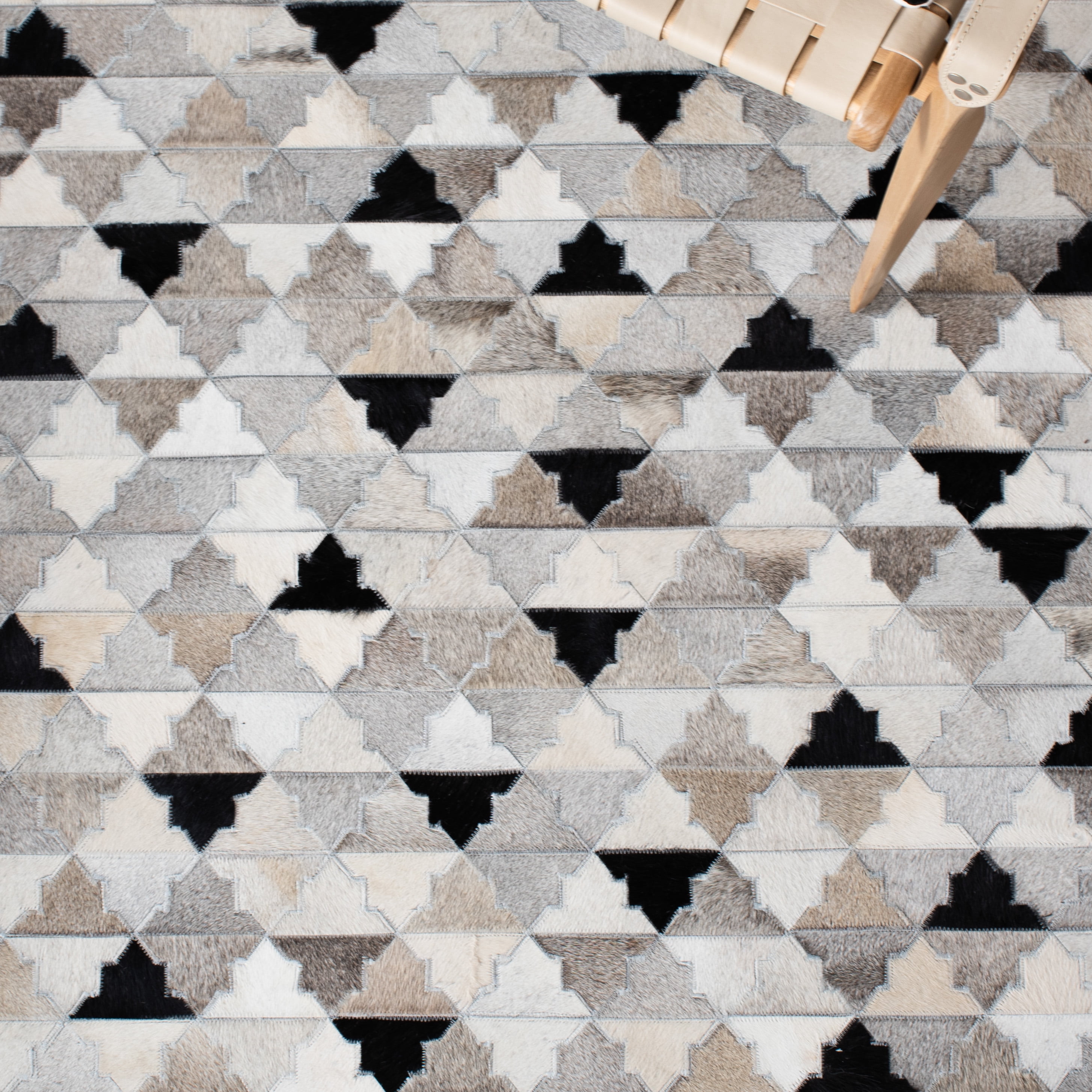 SAFAVIEH Studio Leather Calla Geometric Area Rug, Grey/Black, 8' x 10'