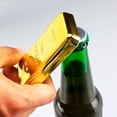 thumbnail image 2 of Abrelatas De Barra De Oro Forma Única Sacacorchos De Metal Artesanía Exquisita Ladrillo Dorado Almacenamiento Conveniente Sacacorchos De Cerveza De Barra De Oro Para El Hogar Methold HA013396-00, 2 of 6
